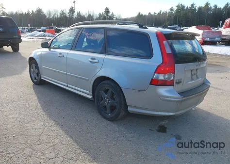 2005 Volvo V50 T5/T5 Awd from USA, damaged, VIN YV1MJ682952060436